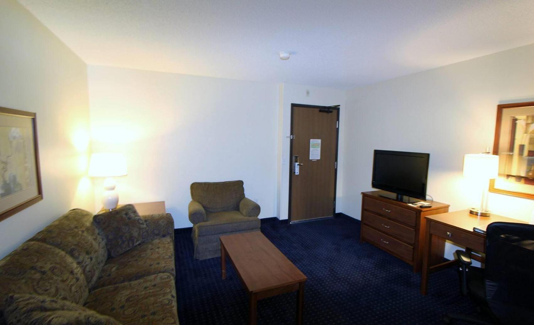 Americinn By Wyndham Cedar Rapids Airport Exterior photo