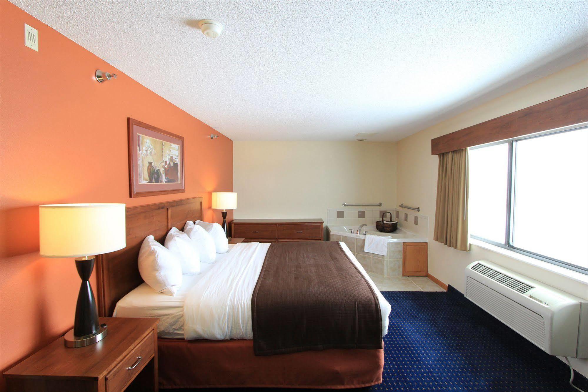 Americinn By Wyndham Cedar Rapids Airport Exterior photo