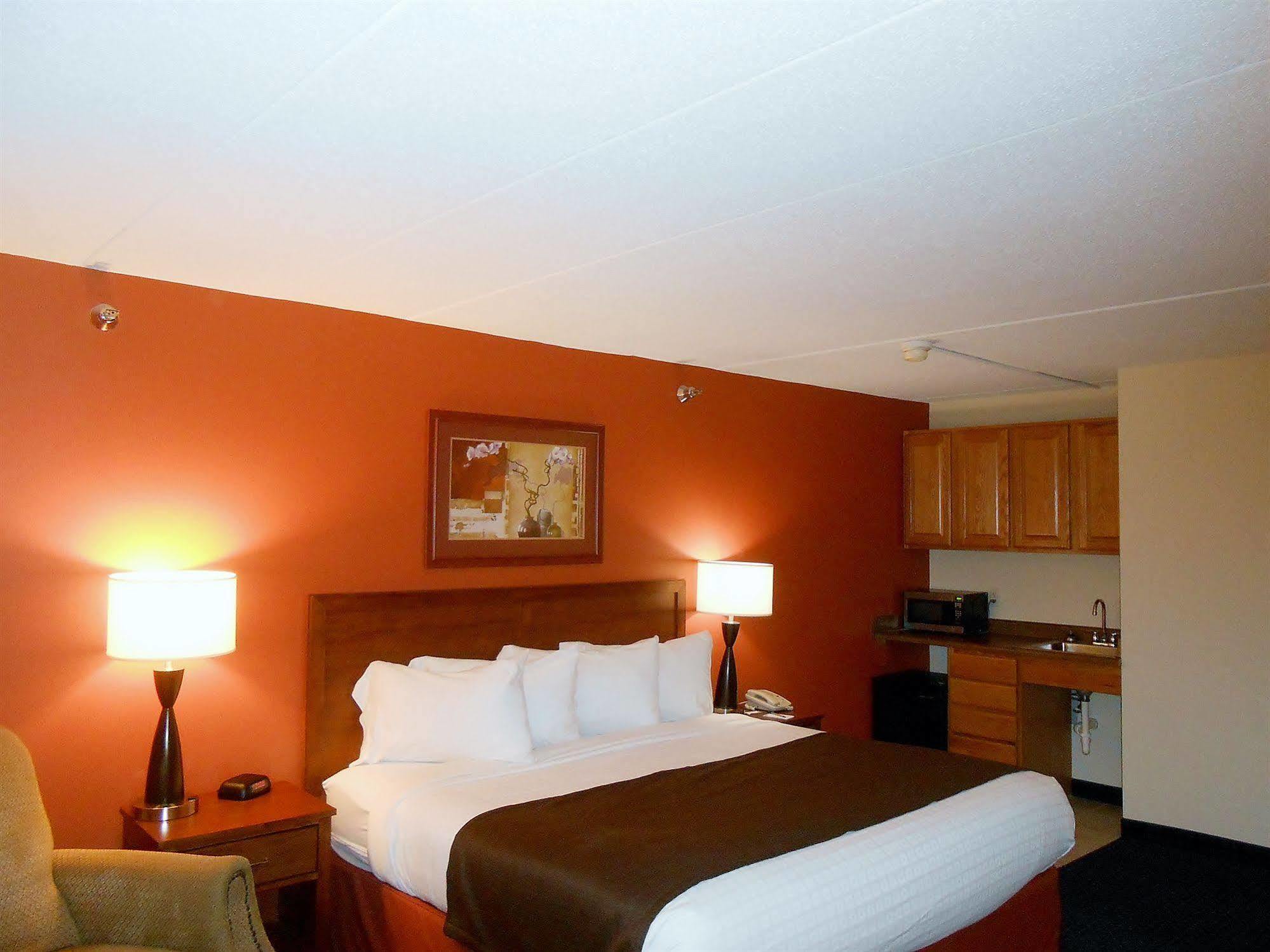 Americinn By Wyndham Cedar Rapids Airport Exterior photo